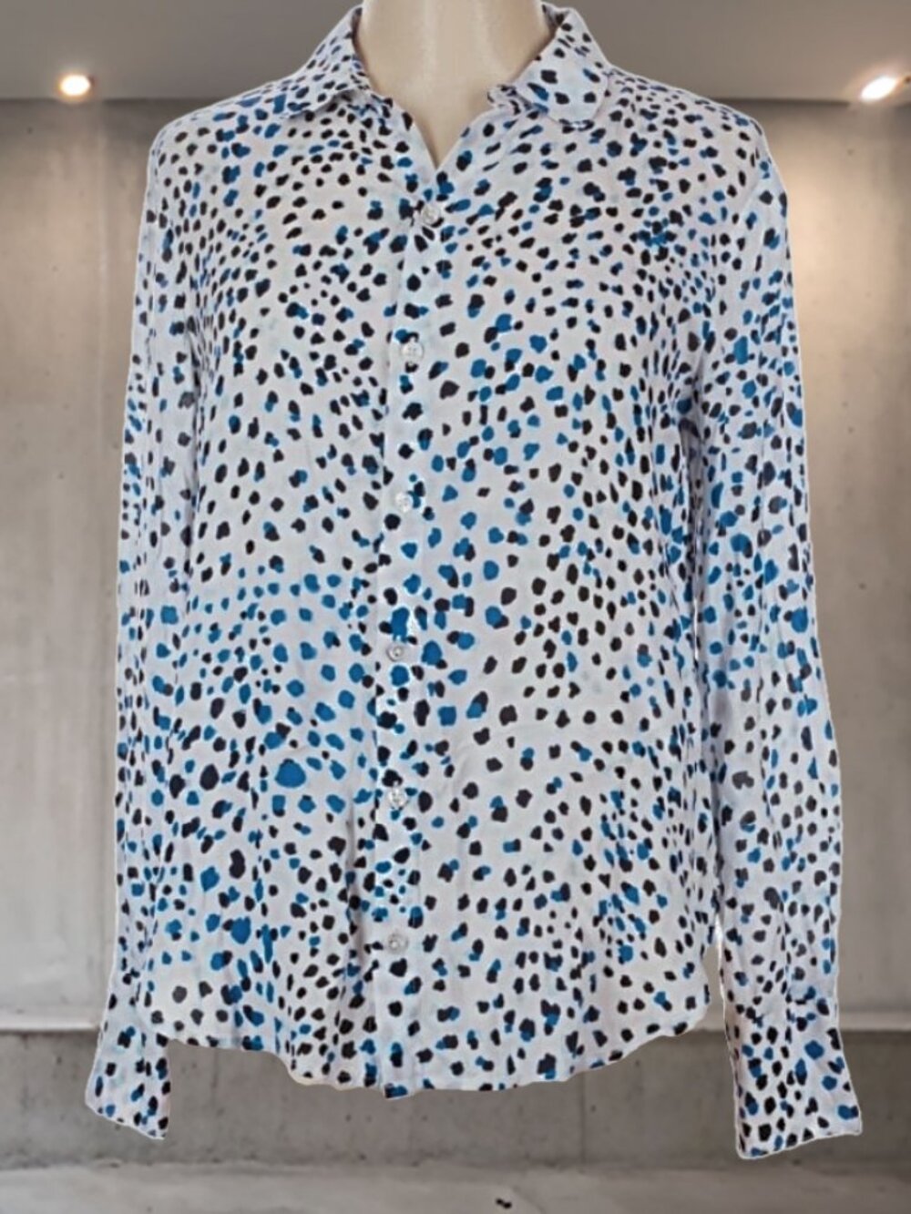 Cloth & Stone Anthropologie Spotted Button Front Blouse Blue Size S